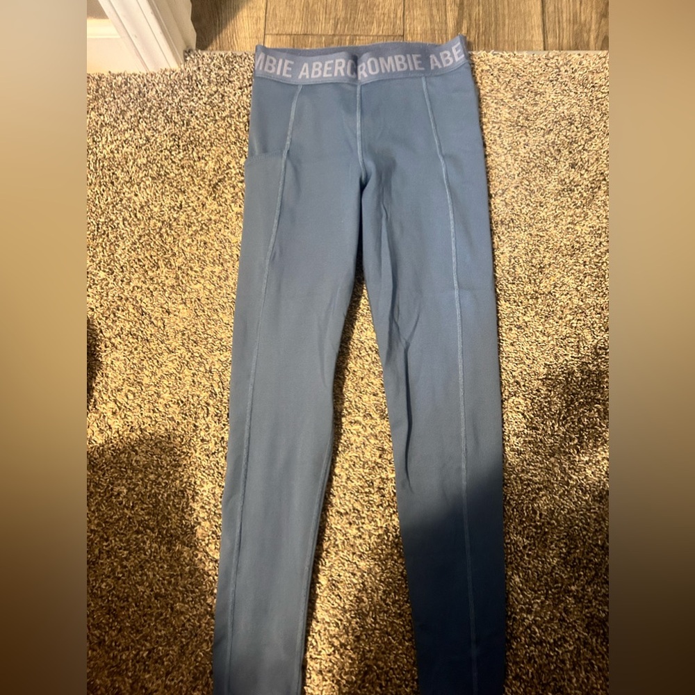 Girls Abercrombie workout pants fit like a 1012